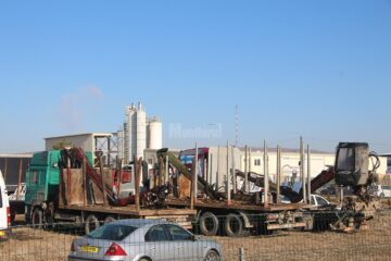 Autotrenuri care au transportat ilegal lemn, confiscate de polițiști