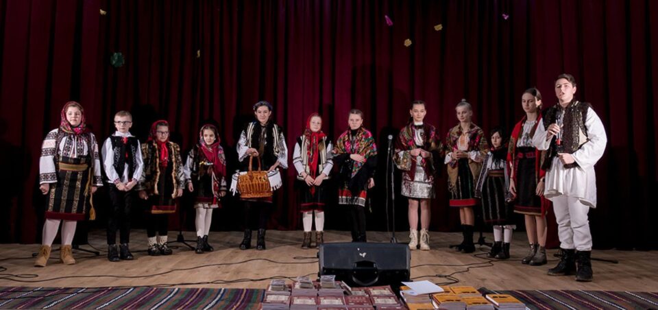 Peste 300 de participanți la concursul „Sărbătoarea limbii materne”, desfășurat la Bălcăuți