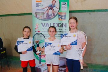 Podiumul fetelor de 10 ani la Cupa Valexin
