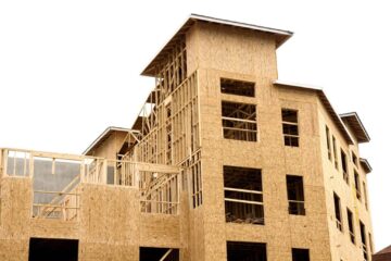 Beneficiile utilizării lemnului în construcții sunt nenumărate - clădiri mai ușor de construit, timpul de realizare mai scurt, poluare mult mai mică