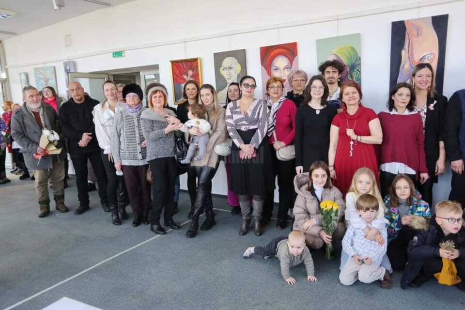 Artă de calitate, obiecte originale și unicate, expuse în holul Teatrului „Matei Vișniec” Suceava