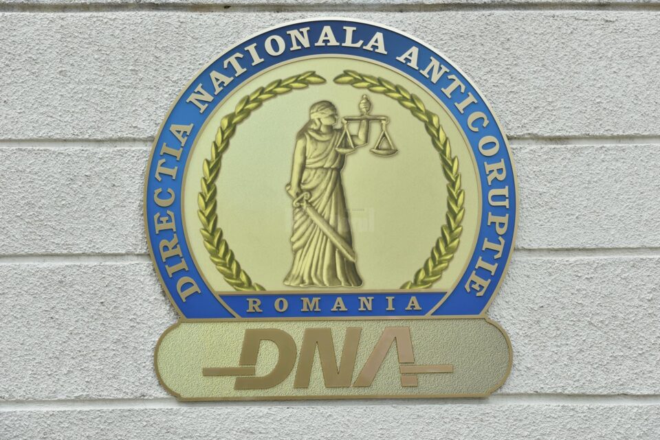Un fost primar din Siminicea, trimis în judecată de DNA pentru fraude cu fonduri europene Un fost primar din Siminicea, trimis în judecată de DNA pentru fraude cu fonduri europene
