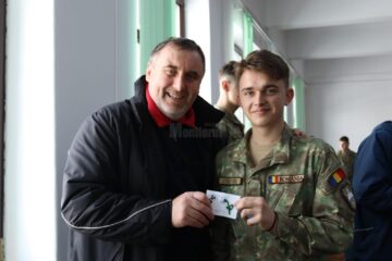 Elevii militari au participat la „Atelierul de mărțișoare!”. Foto elev sergent Maria Găină