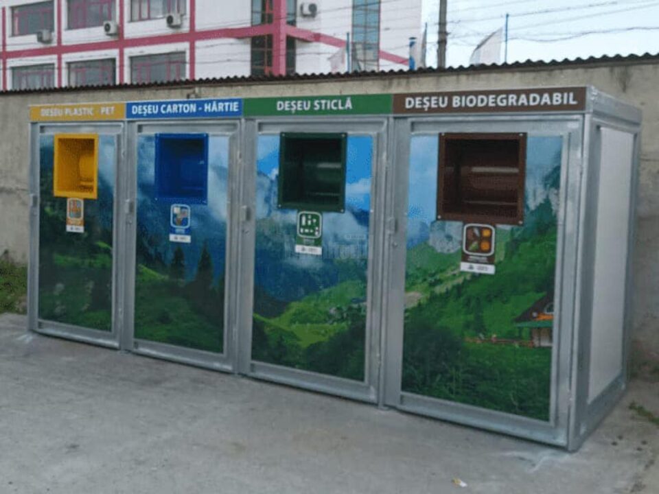 Insulele ecologice, compuse dintr-un ansamblu de containere pentru colectarea separată a deșeurilor, sunt prevăzute cu acces digitalizat pentru persoanele fizice arondate