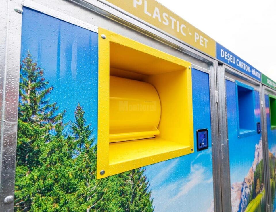 Insulele ecologice, compuse dintr-un ansamblu de containere pentru colectarea separată a deșeurilor, sunt prevăzute cu acces digitalizat pentru persoanele fizice arondate