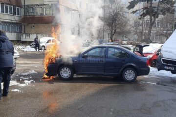 Un autoturism a ars vineri la amiază în zona centrală a municipiului Suceava
