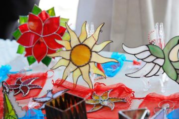 Artă de calitate, obiecte originale și unicate, expuse în holul Teatrului „Matei Vișniec” Suceava