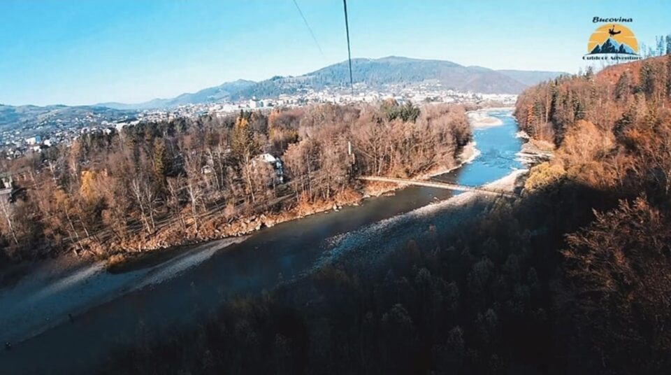 Turistul s-a accidentat la tiroliana din Gura Humorului