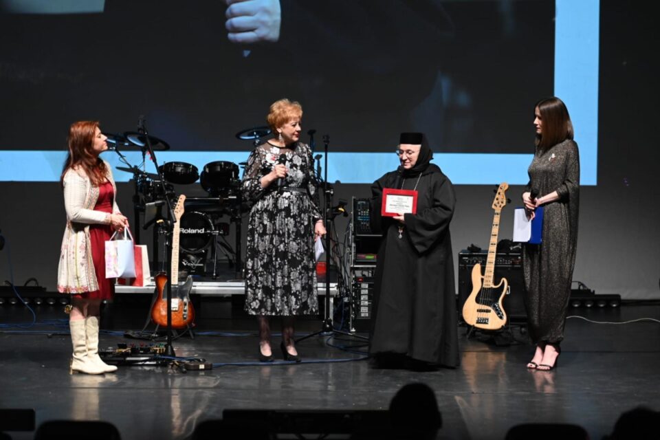 Maica Stavroforă Dr. Gabriela Platon, stareță a Mănăstirii Voroneț, premiantă a Galei femei de succes