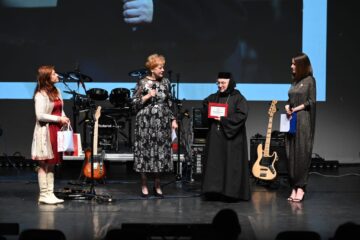 Maica Stavroforă Dr. Gabriela Platon, stareță a Mănăstirii Voroneț, premiantă a Galei femei de succes