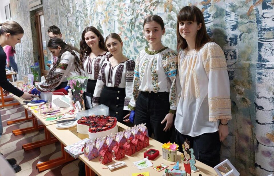 Elevii Colegiului Tehnic Rădăuți și frumusețile realizate de ei pentru Târgul Mărțișorului Elevii Colegiului Tehnic Rădăuți și frumusețile realizate de ei pentru Târgul Mărțișorului