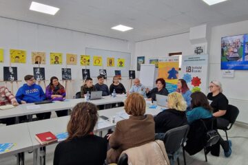 25 de specialiști prezenți la o dezbatere privind incluziunea socială și serviciile suport oferite refugiaților ucraineni