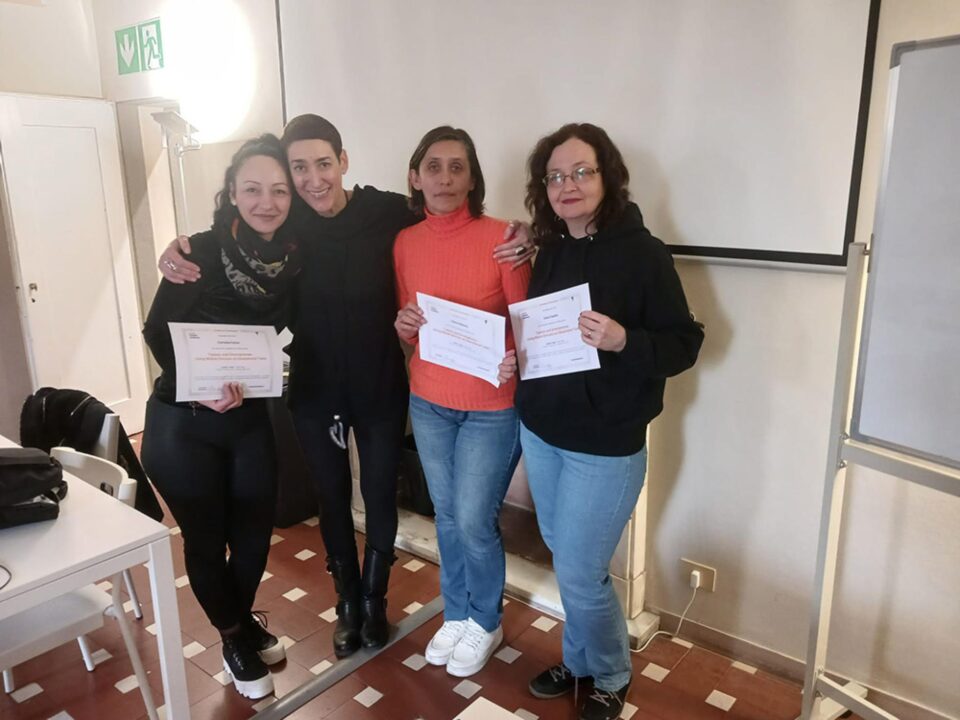 Profesorii de la Colegiul „Mihai Băcescu” Fălticeni se perfecționează în folosirea dispozitivelor mobile ca echipamente educaționale