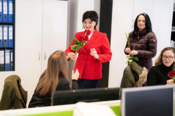 Flori oferite de Larisa Blanari