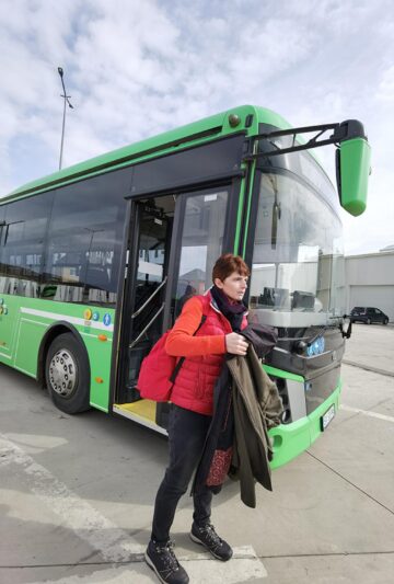 Măriuța Spătaru, la finalul programului de transport public în Suceava, la autobaza diviziei electrice a TPL, unde a lăsat autobuzul la încărcat