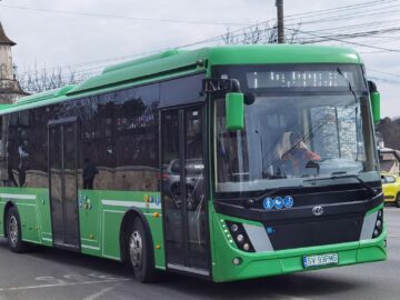 Măriuța Spătaru - prima femeie șofer de autobuz angajată la TPL Suceava