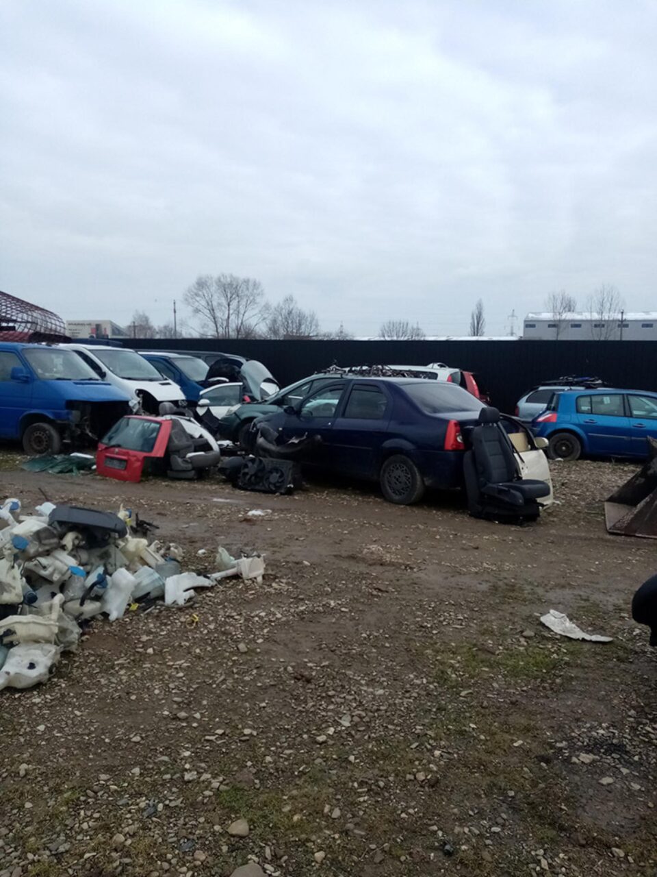 Activitatea atelierului de dezmembrări auto a fost suspendată până la intrarea în legalitate