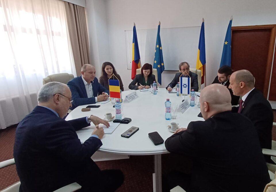 Constantin-Daniel Cadariu s-a întâlnit cu ambasadorul Statului Israel în România, E.S. Reuven Azar Constantin-Daniel Cadariu s-a întâlnit cu ambasadorul Statului Israel în România, E.S. Reuven Azar