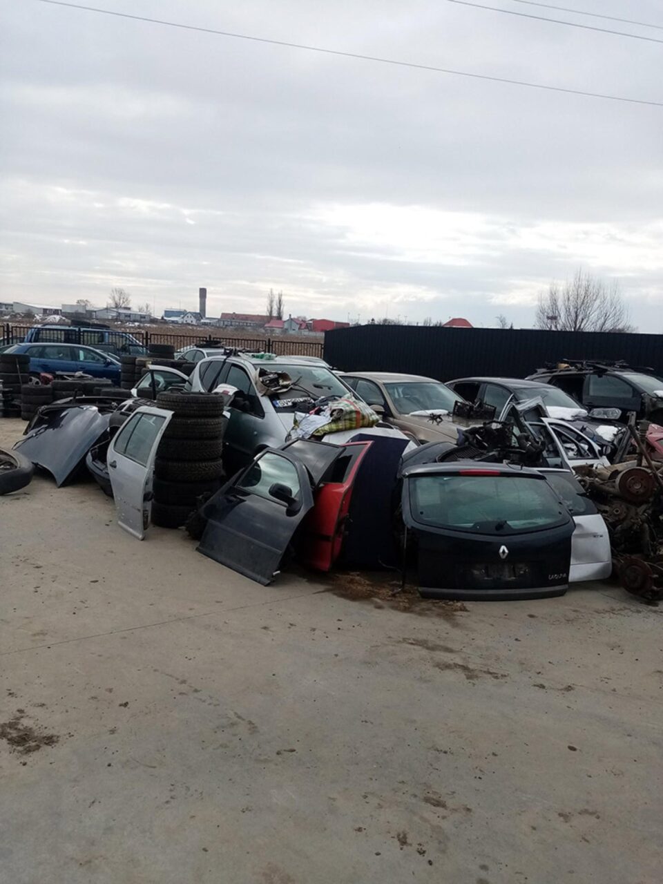 Activitatea atelierului de dezmembrări auto a fost suspendată până la intrarea în legalitate