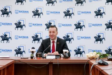 Viceprimarul Sucevei Lucian Harșovschi la conferința de presa din 8 Martie 2023