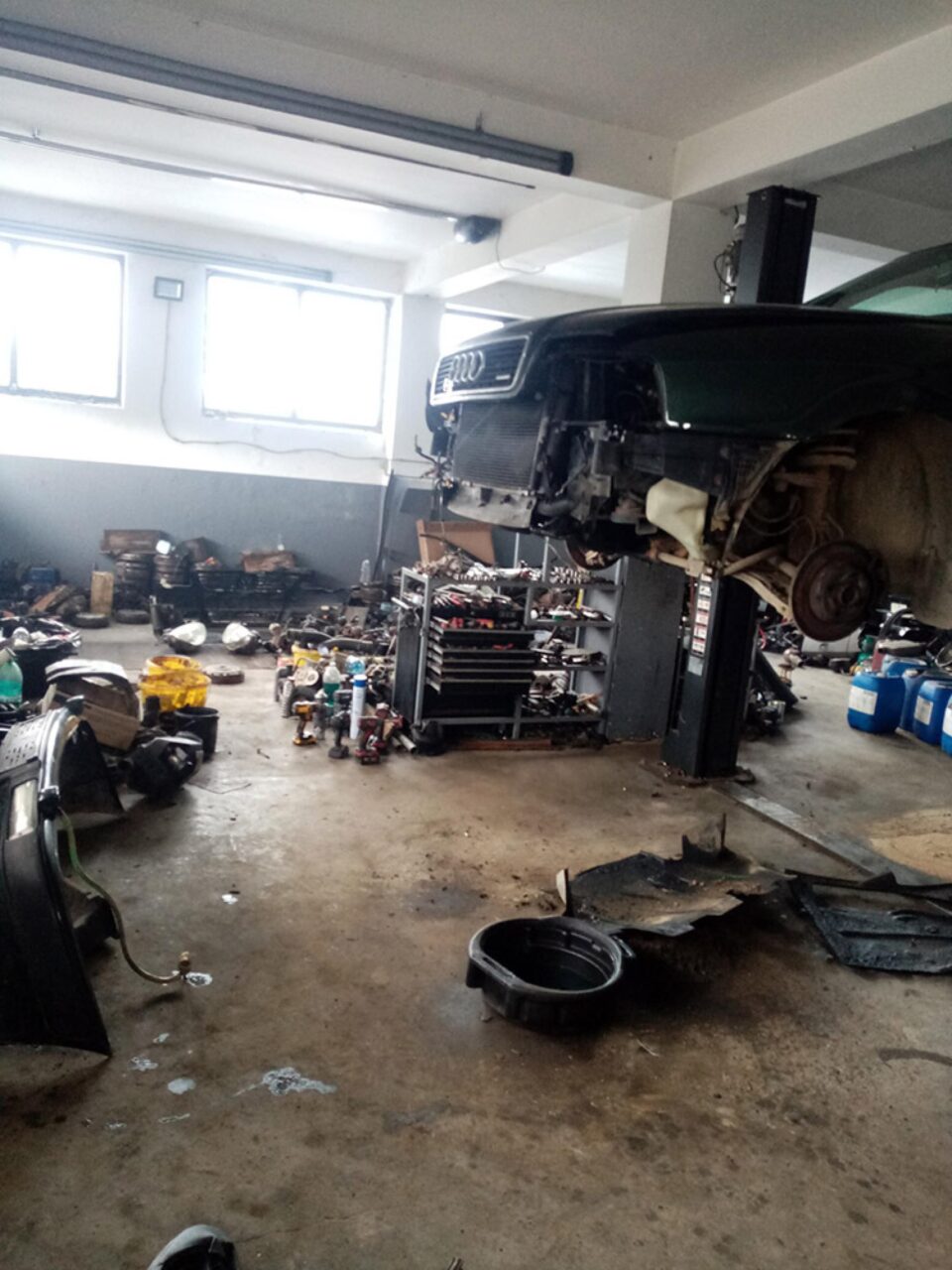 Activitatea atelierului de dezmembrări auto a fost suspendată până la intrarea în legalitate