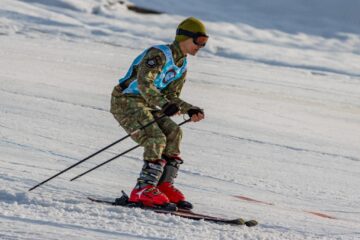 Competiție spectaculoasă de schi, cu elevii Colegiului Militar Câmpulung
