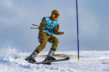 Competiție spectaculoasă de schi, cu elevii Colegiului Militar Câmpulung