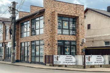 Zeci de modele de uși de interior, dar și o gamă variată de gresie, faianță, parchet, în cel mai nou showroom din Rădăuți - RoDoors