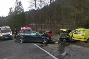 Accident cu trei victime, la Crucea