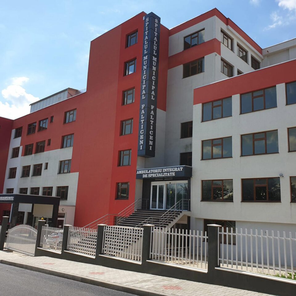 O bătrână plecată din Spitalul Fălticeni în plină noapte a fost găsită moartă pe stradă