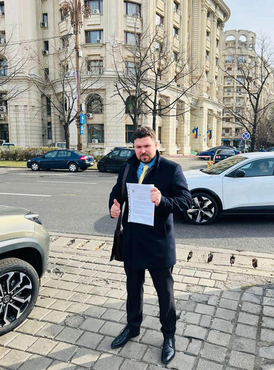 Bogdan Loghin a semnat contractul de două milioane de euro pentru asfaltarea a 12 străzi din Rădăuți Bogdan Loghin a semnat contractul de două milioane de euro pentru asfaltarea a 12 străzi din Rădăuți