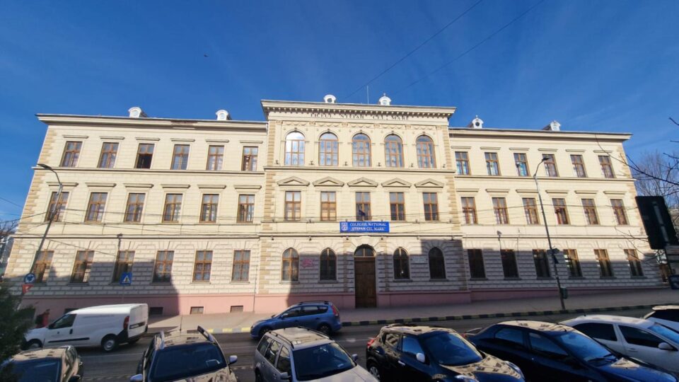 Colegiul National Stefan cel Mare Suceava a fost raportat greșit ca fiind cu grad II de risc seismic, deși nu a fost făcută nici o expertiză deocamdată