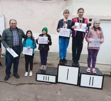 Prof. Dan Beraru - organizator și o parte dintre premianți