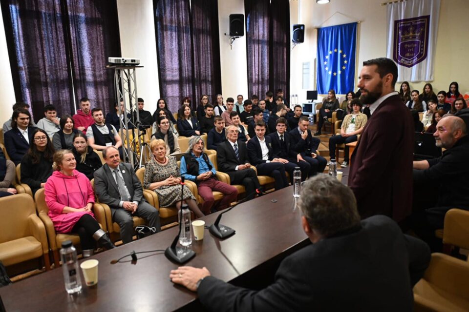 Principele Nicolae, în dialog cu elevii