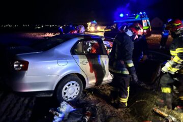 O femeie moartă, celălalt șofer rănit grav, după un impact violent între două mașini, în zona Slobozia Sucevei