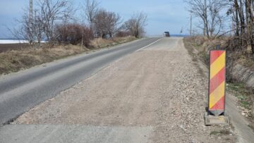 Drumul județean este grav afectat pe mai multe porțiuni