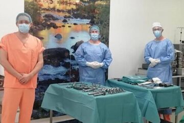 Echipa de ortopedie (dr. Rareș Voinea, dr. Marius Grămadă și dr. Ciprian Puha)