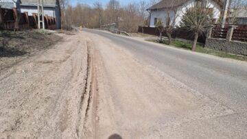 Drumul județean este grav afectat pe mai multe porțiuni