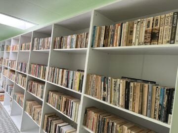 Concept educațional original creat de Ștefan Mandachi – hub cultural și bibliotecă ȋn container