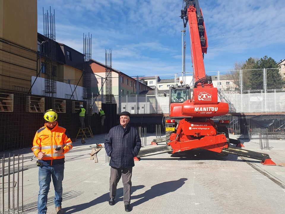 La o lună de la începerea realizării sălii de sport de la Școala Gimnazială nr. 10, Ion Lungu a verificat în teren lucrarea executată de firma Simion Tehnoconstruct