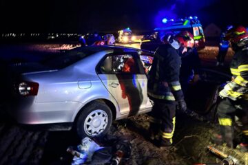 O femeie moartă, celălalt șofer rănit grav, după un impact violent între două mașini, în zona Slobozia Sucevei