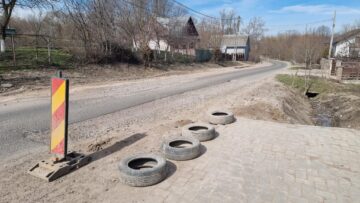 Drumul județean este grav afectat pe mai multe porțiuni