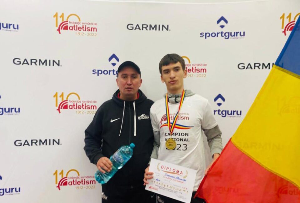 Tată și fiu fericiți după Naționalele de atletism