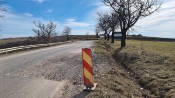 Drumul județean este grav afectat pe mai multe porțiuni