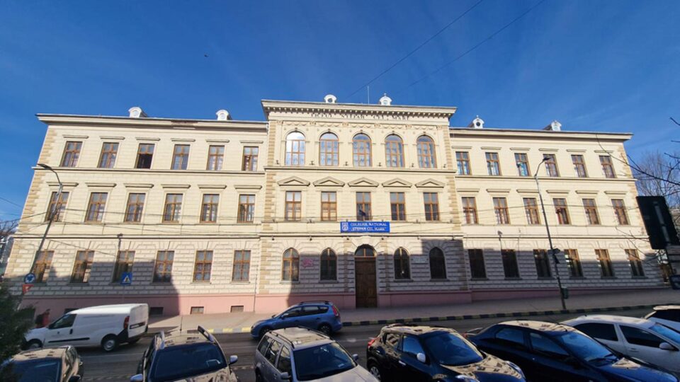 Colegiul Național „Ștefan cel Mare” Suceava a fost raportat greșit ca fiind cu grad II de risc seismic, deși nu a fost făcută nici o expertiză deocamdată