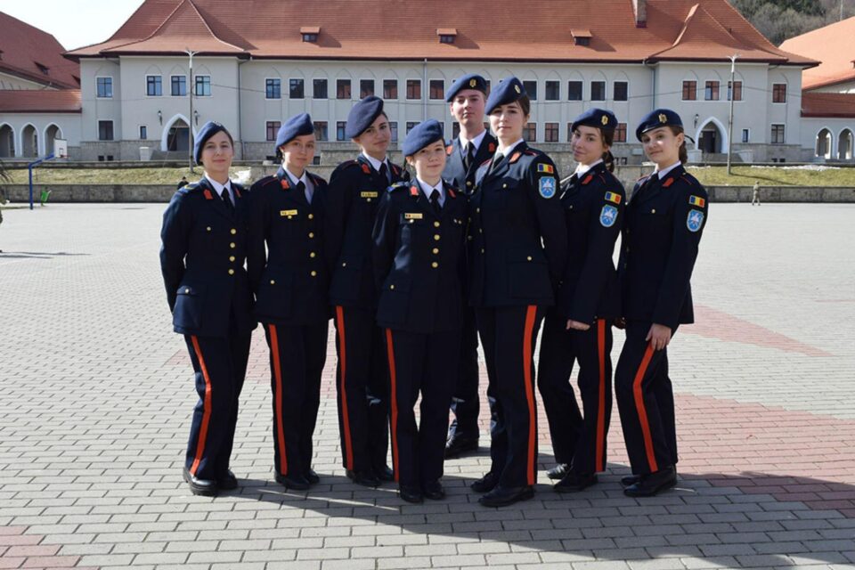 Rezultate bune pentru elevii militari la olimpiadele județene Foto elev caporal Larisa Dăscălescu Rezultate bune pentru elevii militari la olimpiadele județene Foto elev caporal Larisa Dăscălescu