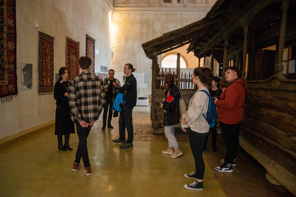 Elevii pasionați de arte vizuale ai Colegiului „Alexandru cel Bun”, într-o excursie de documentare în „București, oraș al artelor”