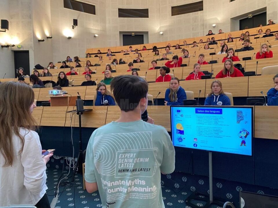 Elevi ai Colegiului de Artă Suceava au participat la o conferință internațională desfășurată în Franța