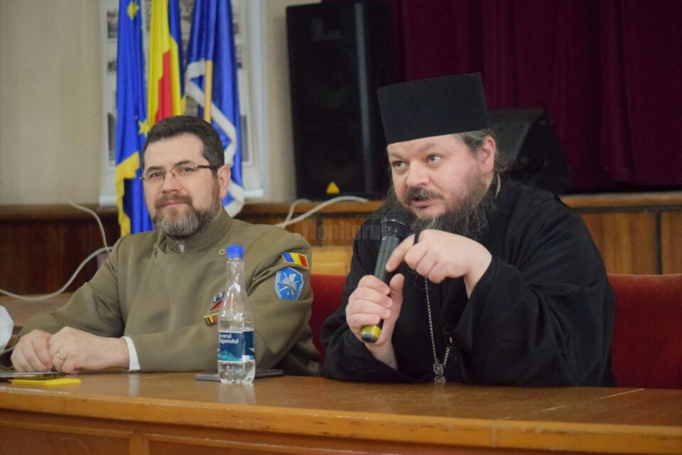 Pr profesor Constantin Cârloanță Protosinghelul Hrisostom Ciuciu Foto elev caporal Larisa Dăscălescu