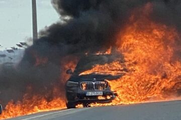 Autoturismul BMW a ars violent